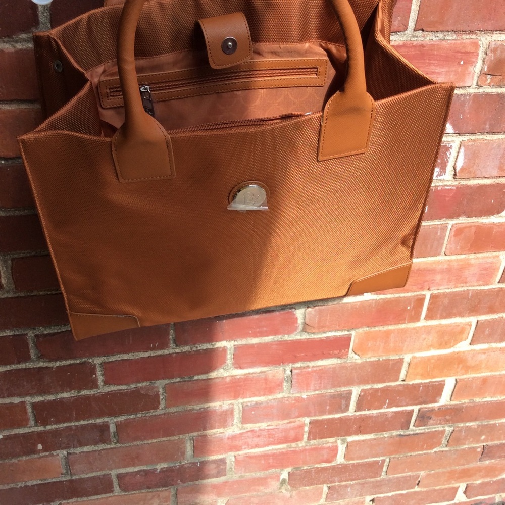 Joy 👜 - Picture 4 of 8